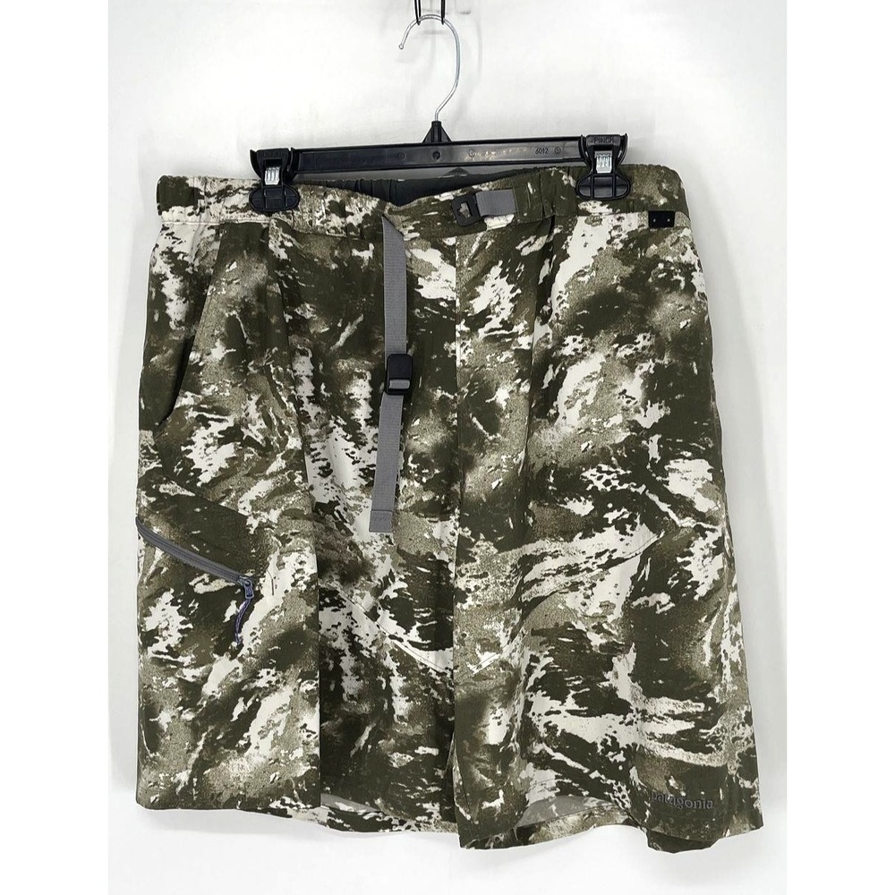 Patagonia Men's Green/White Camouflage Shorts Sz XXL